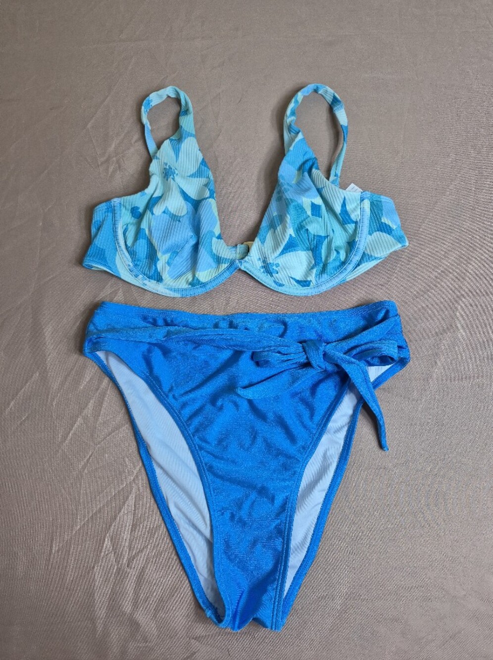 Hollister Floral Bikini Top Large & Blue High Waisted Bottoms Medium Set NWOT